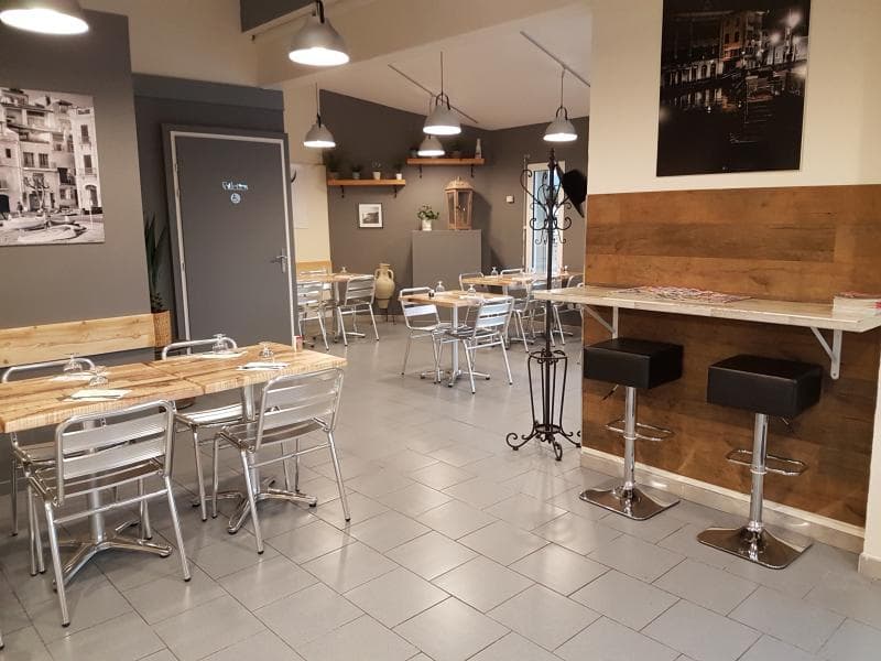 Salle du restaurant Davez Pizza
